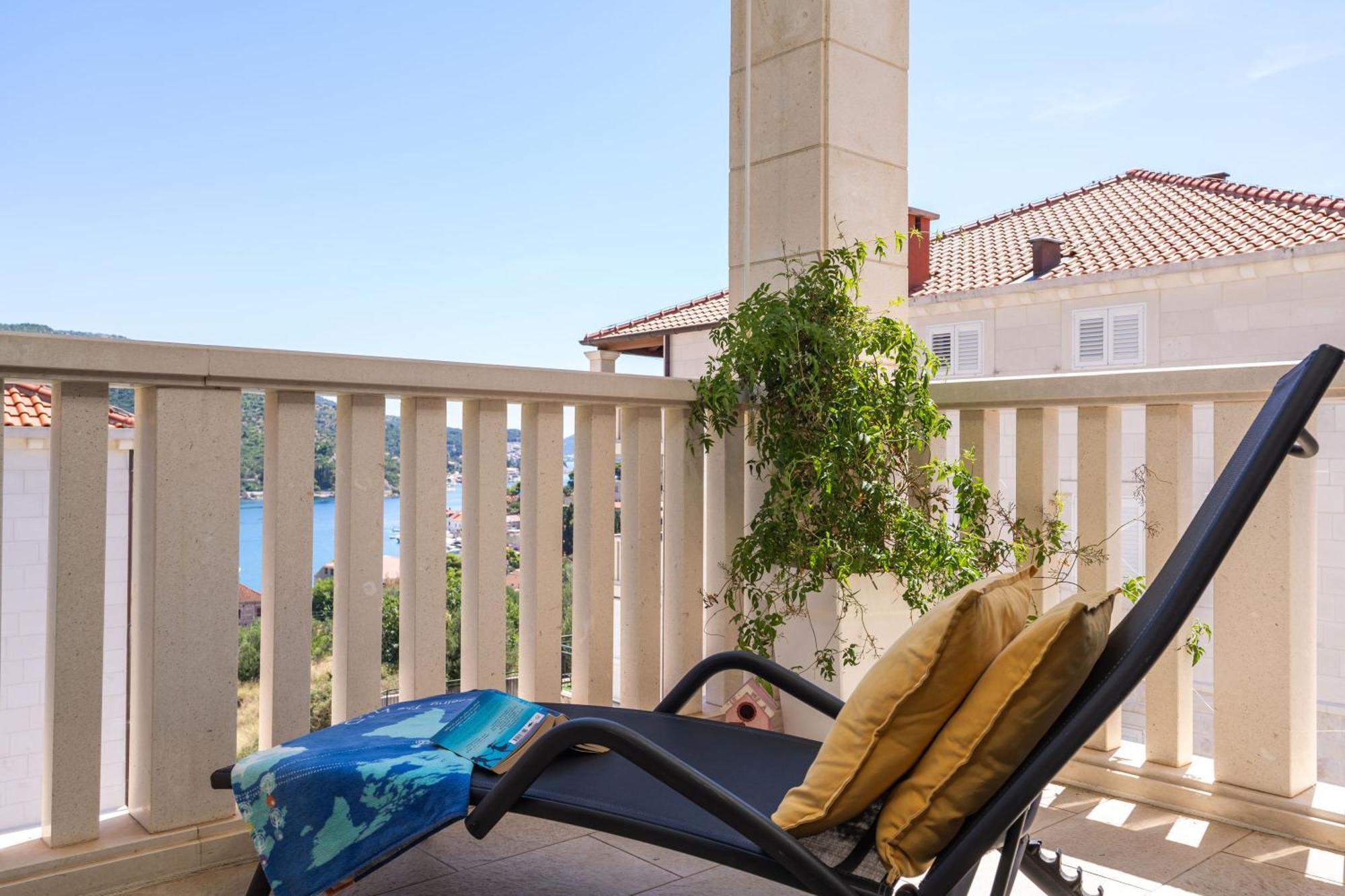 Seaview Elegance Apartment Затон Екстериор снимка
