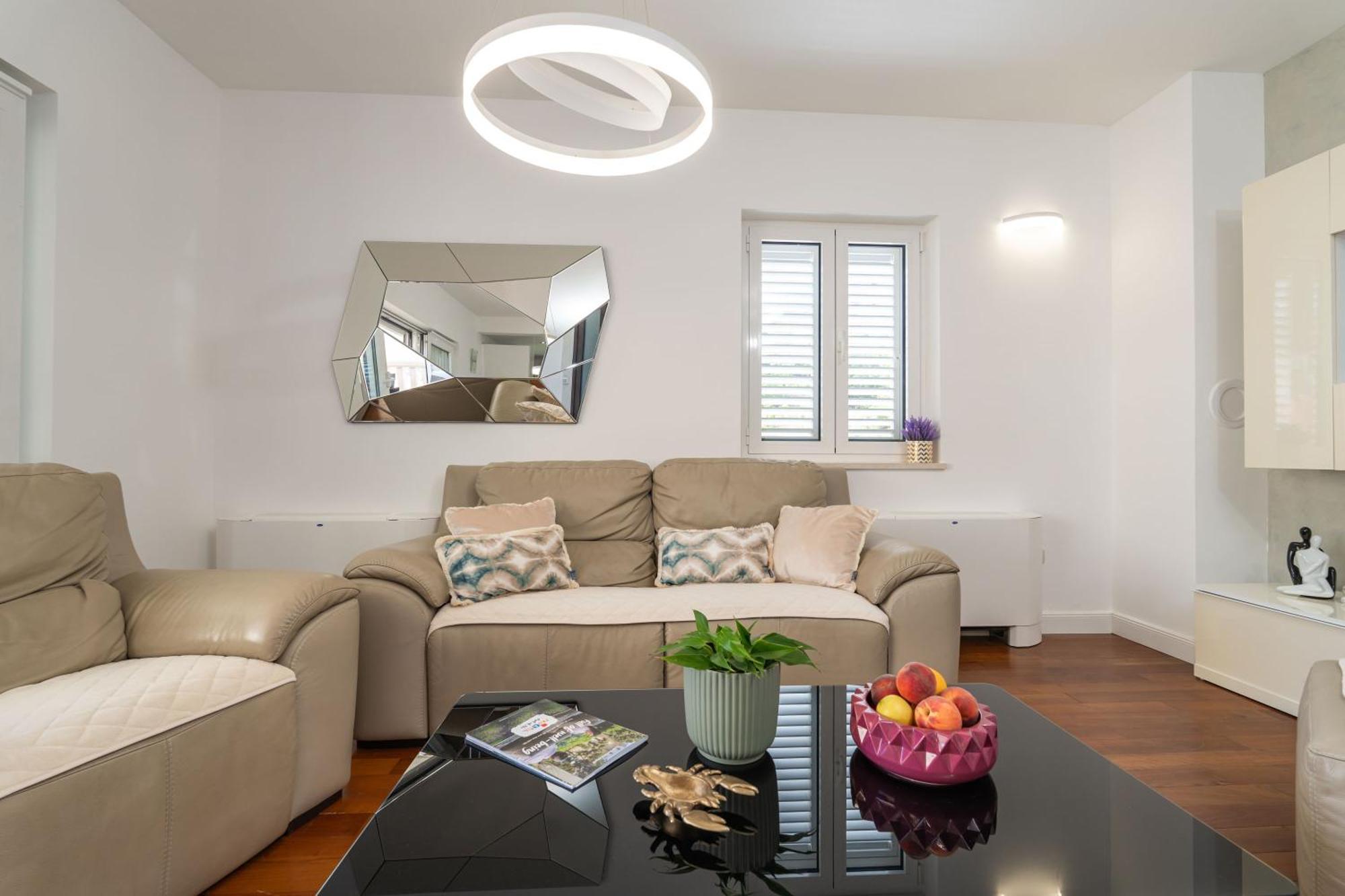Seaview Elegance Apartment Затон Екстериор снимка