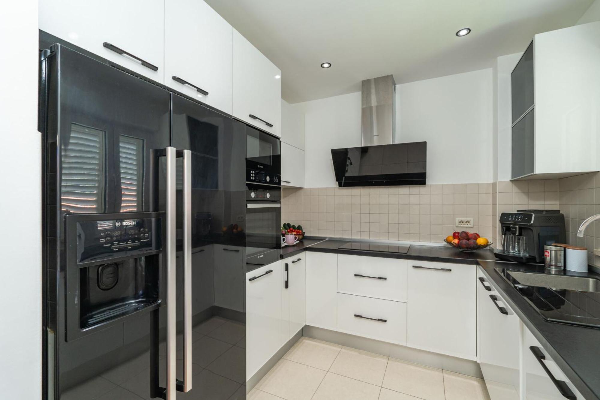 Seaview Elegance Apartment Затон Екстериор снимка