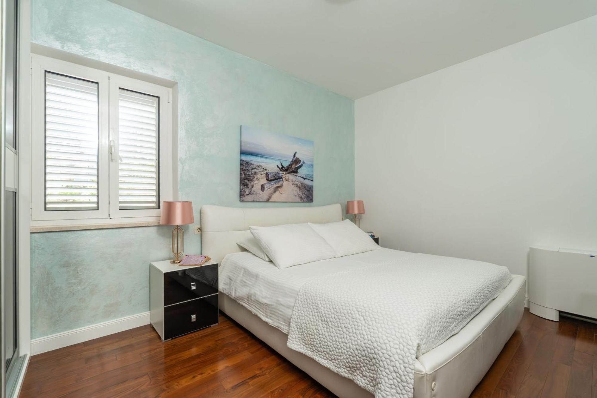 Seaview Elegance Apartment Затон Екстериор снимка
